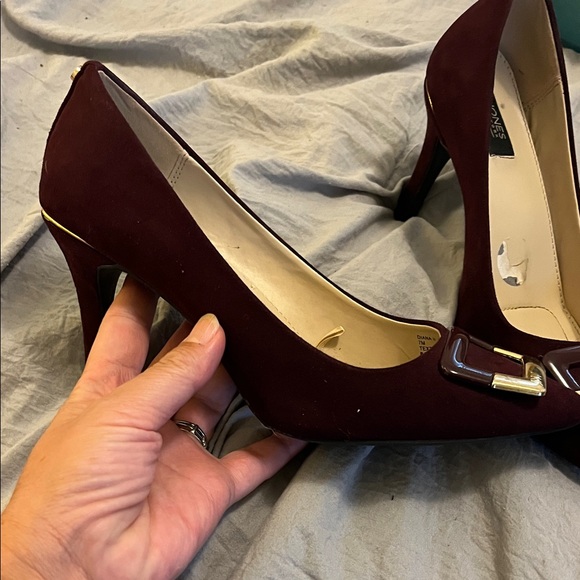 Jones New York Burgundy Heels Pointed Toe Buckle Pumps Women’s Dress Shoes sz 7 - Picture 1 of 5